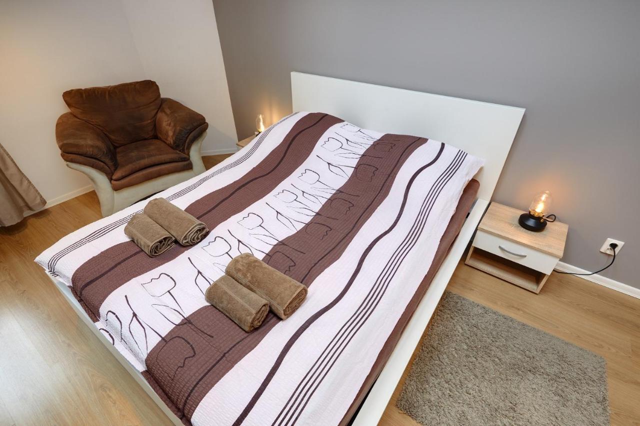 Crystal Vi Apartment *